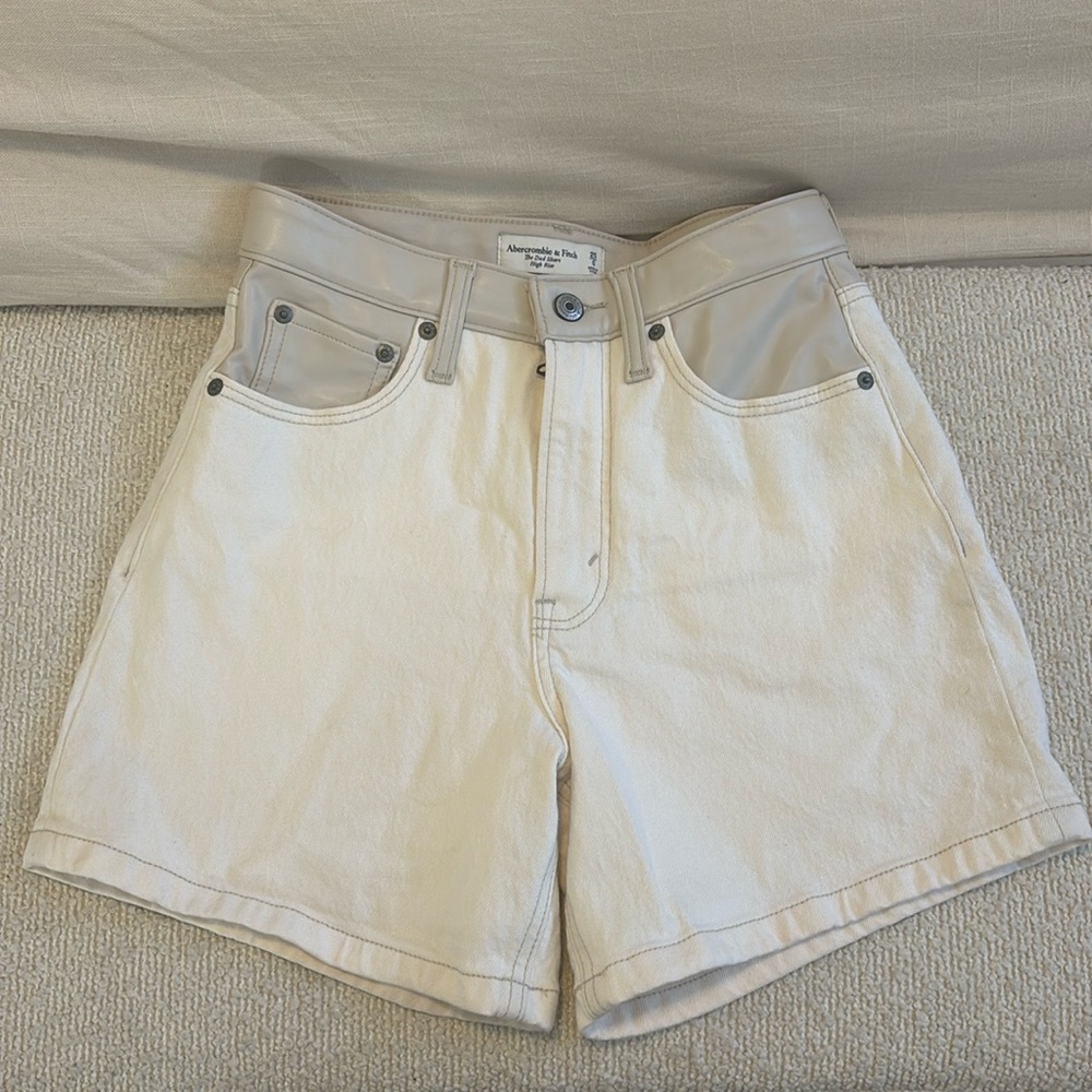 Abercrombie & Fitch high rise dad short